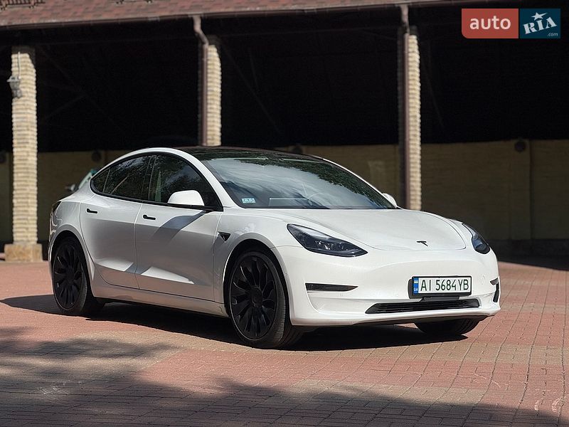 Седан Tesla Model 3 2021 в Киеве