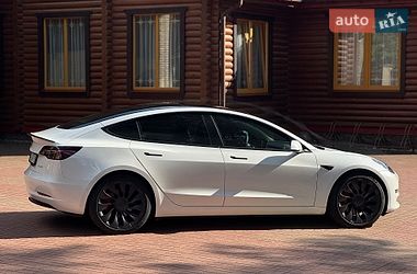 Седан Tesla Model 3 2021 в Киеве
