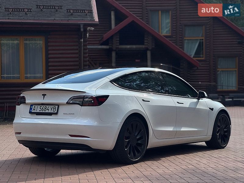 Седан Tesla Model 3 2021 в Киеве