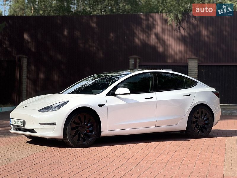 Седан Tesla Model 3 2021 в Киеве