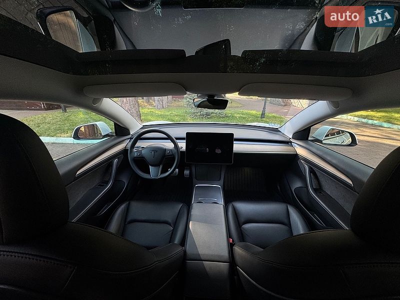 Седан Tesla Model 3 2021 в Киеве
