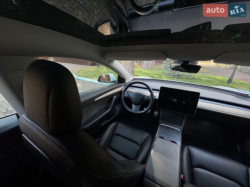 Седан Tesla Model 3 2021 в Киеве