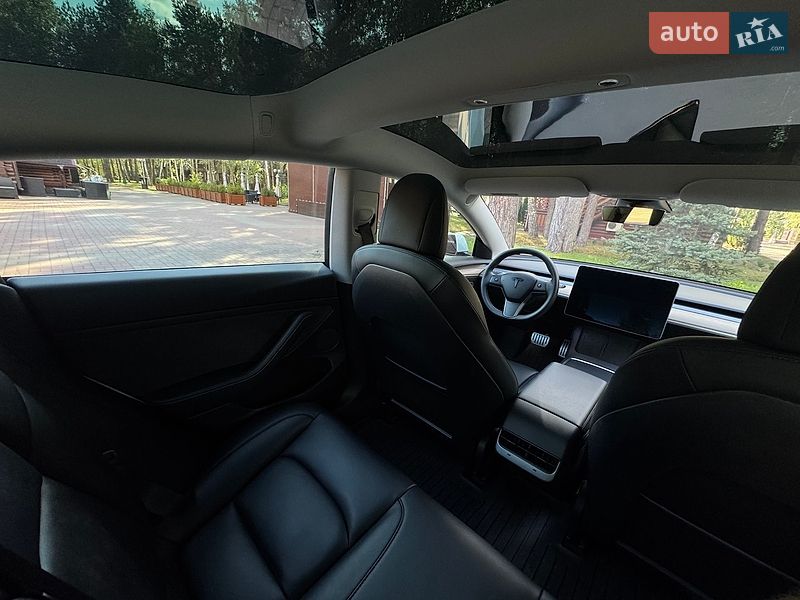 Седан Tesla Model 3 2021 в Киеве