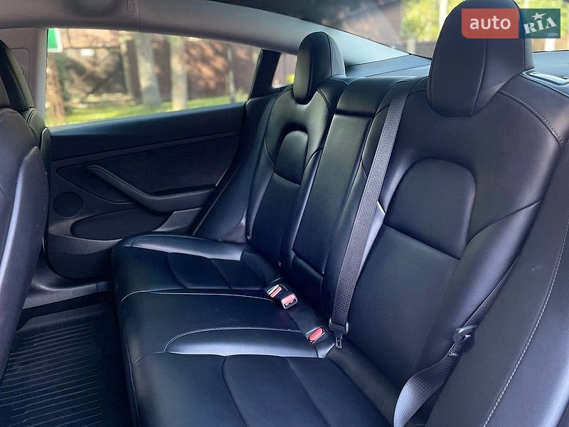 Седан Tesla Model 3 2021 в Киеве