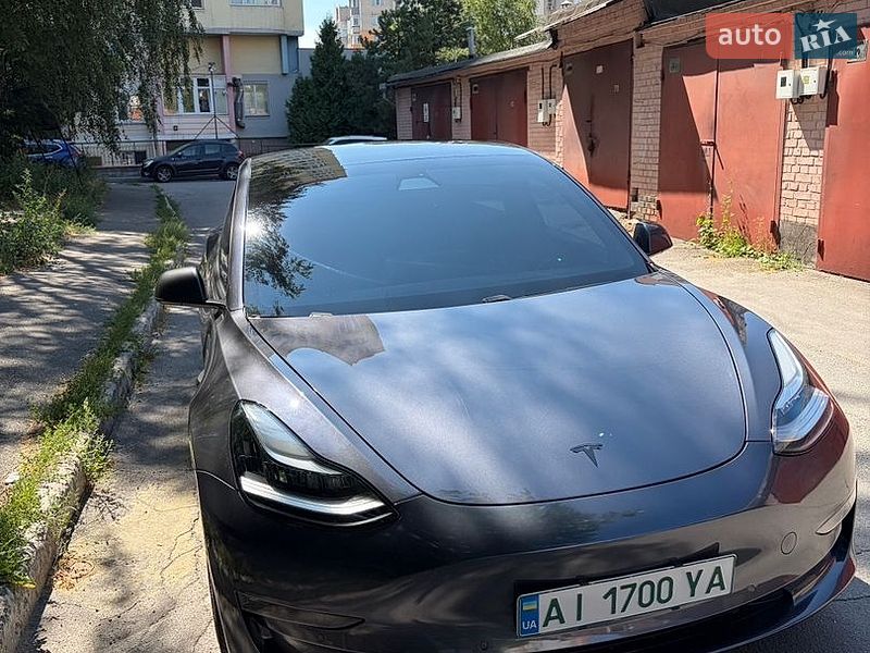 Седан Tesla Model 3 2020 в Виннице