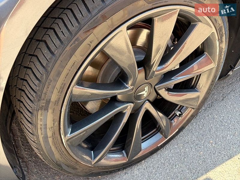 Седан Tesla Model 3 2020 в Виннице
