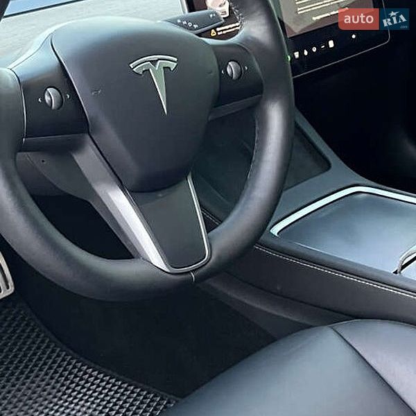 Седан Tesla Model 3 2022 в Киеве