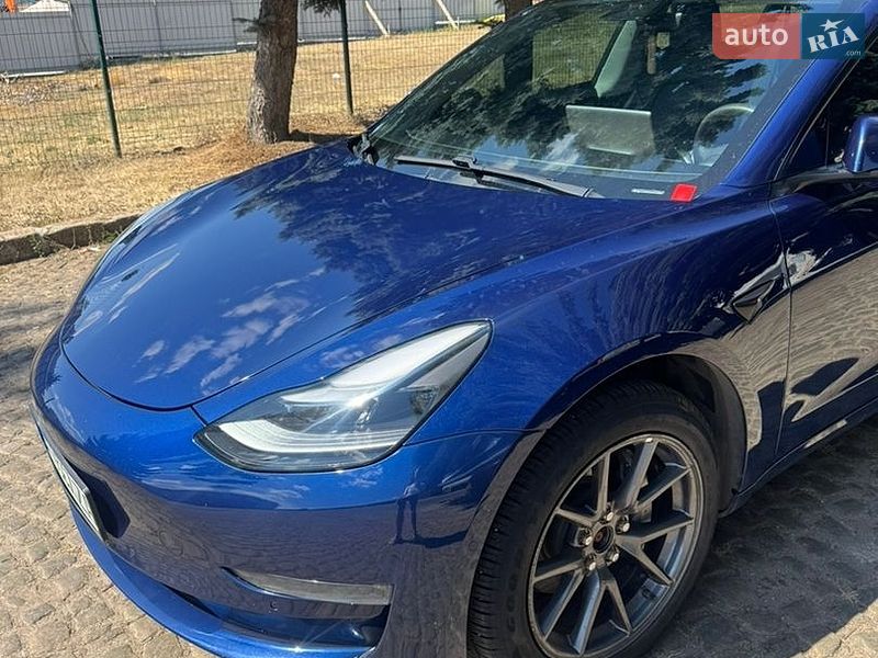 Седан Tesla Model 3 2021 в Кропивницком