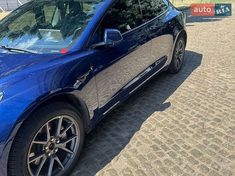 Седан Tesla Model 3 2021 в Кропивницком