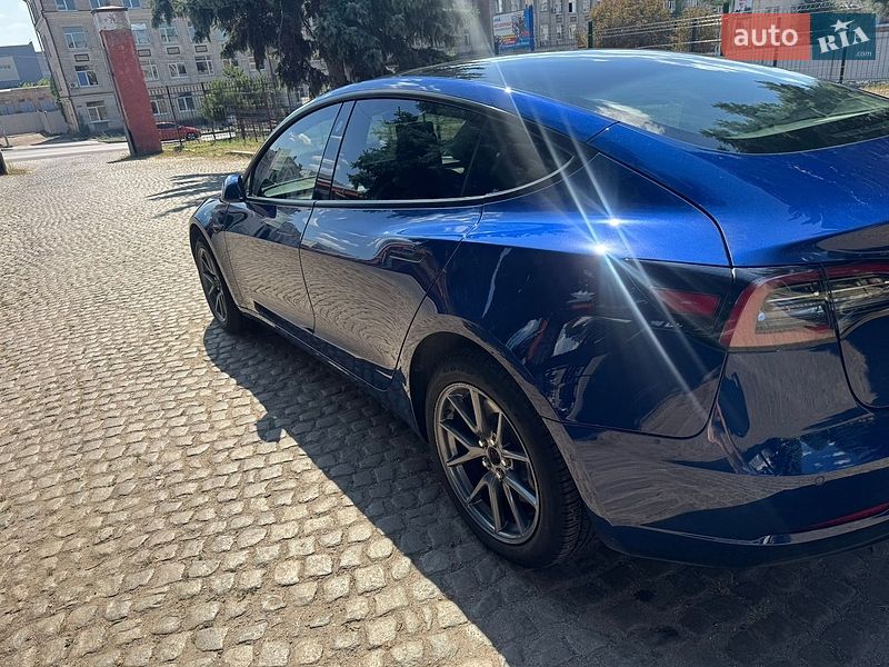 Седан Tesla Model 3 2021 в Кропивницком