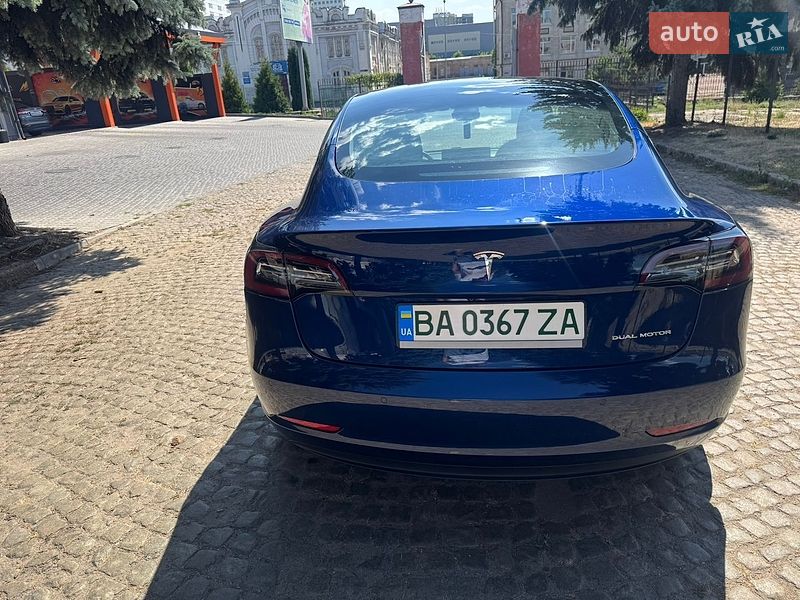 Седан Tesla Model 3 2021 в Кропивницком