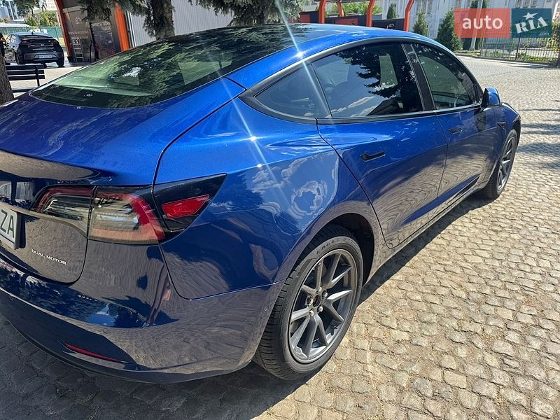 Седан Tesla Model 3 2021 в Кропивницком