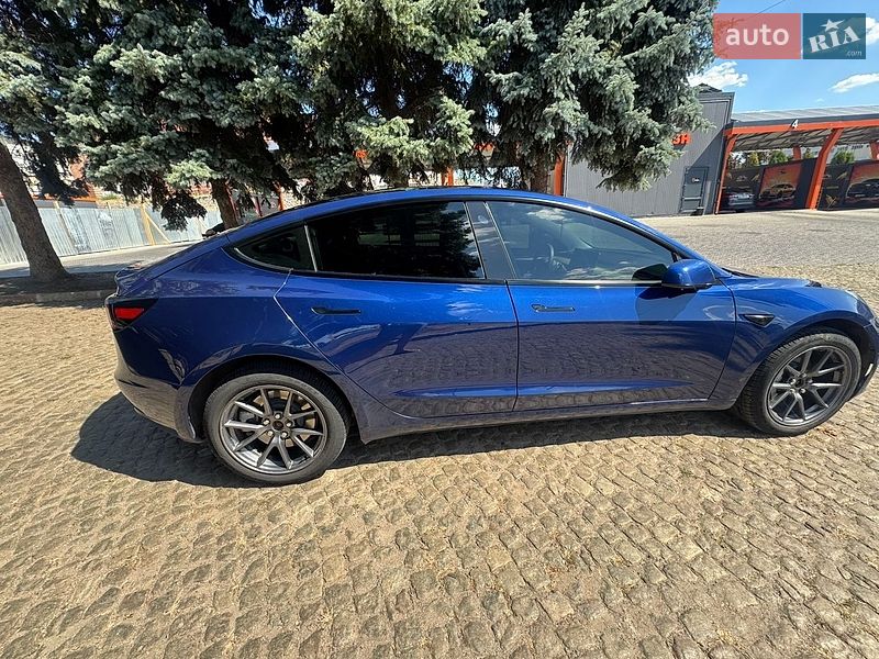 Седан Tesla Model 3 2021 в Кропивницком