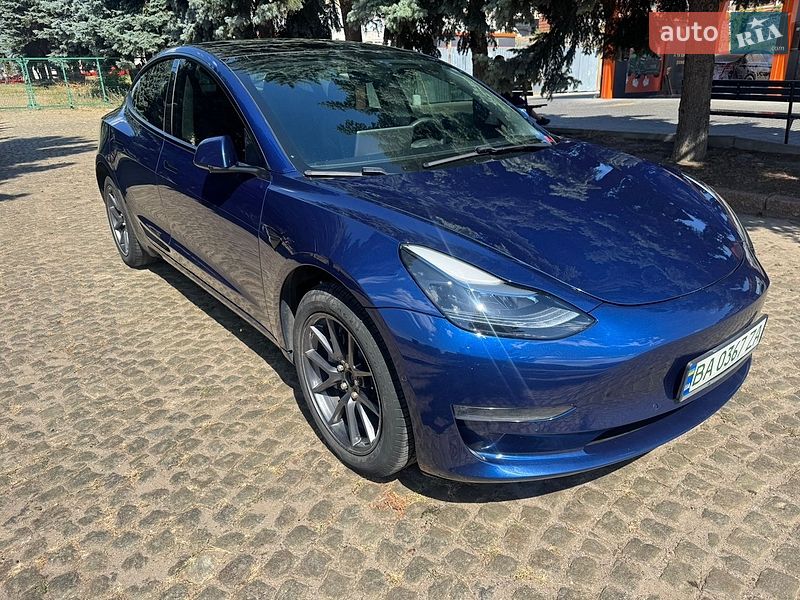 Седан Tesla Model 3 2021 в Кропивницком