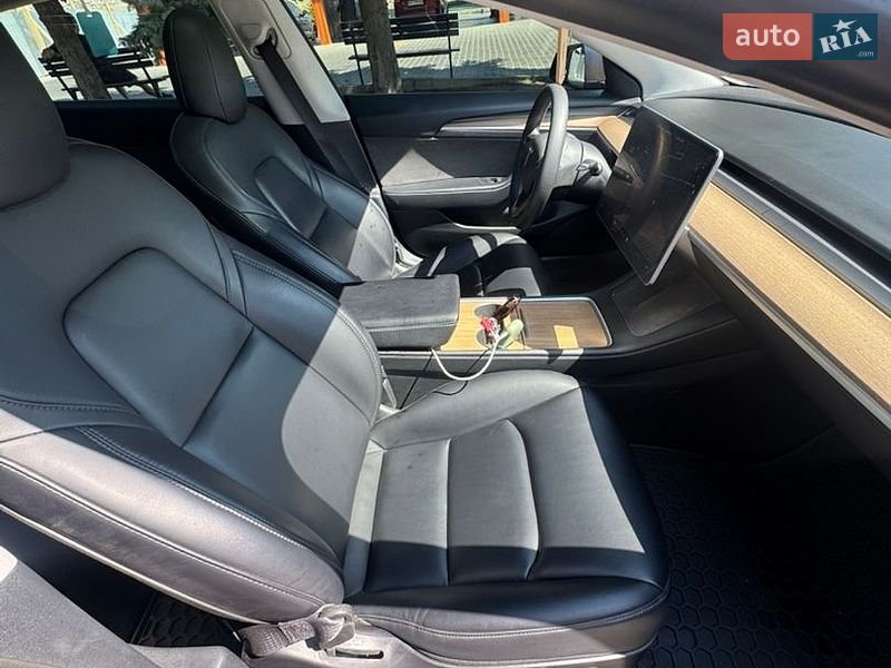 Седан Tesla Model 3 2021 в Кропивницком
