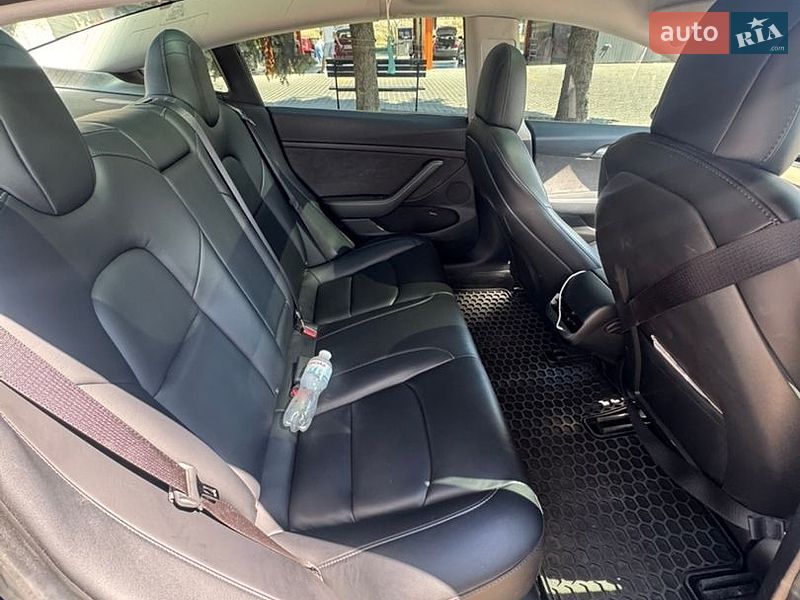 Седан Tesla Model 3 2021 в Кропивницком