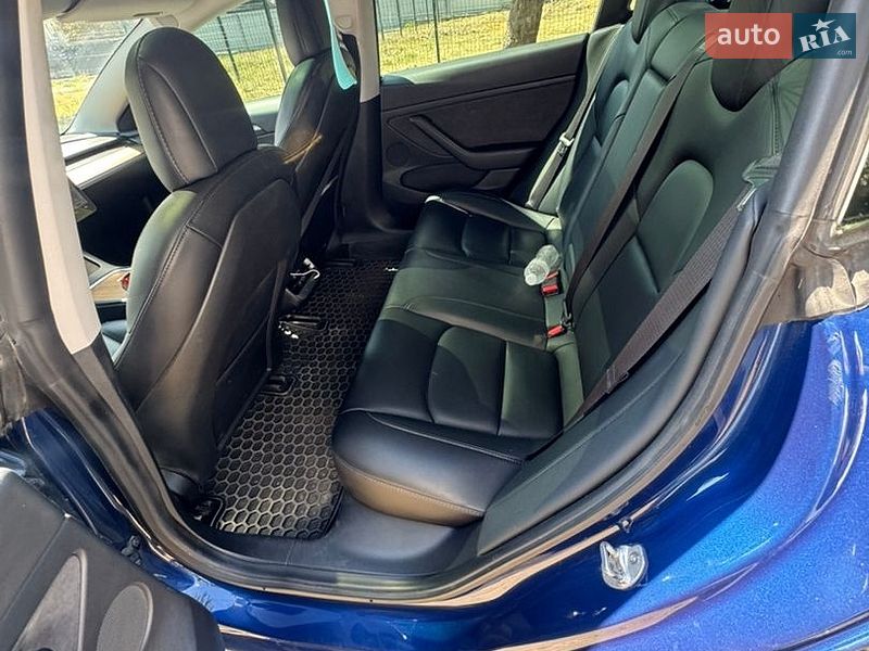 Седан Tesla Model 3 2021 в Кропивницком