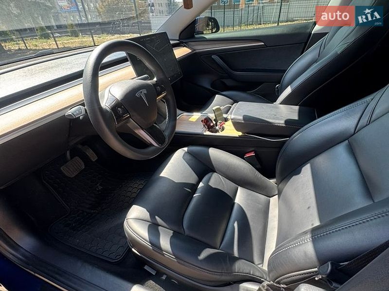 Седан Tesla Model 3 2021 в Кропивницком