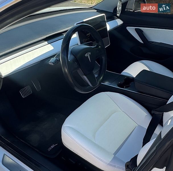 Седан Tesla Model 3 2019 в Тальном фото 9 Седан Tesla Model 3 2019 в Тальном