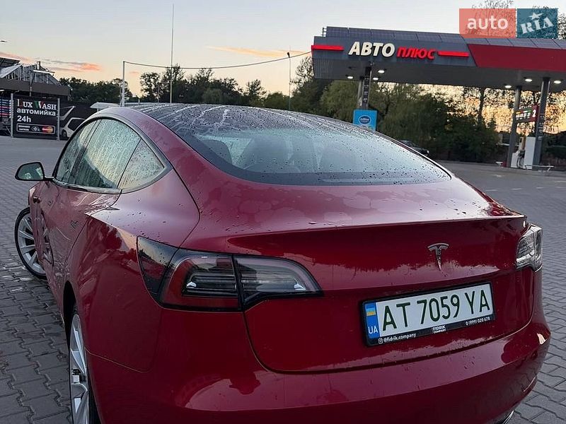 Седан Tesla Model 3 2022 в Коломиї