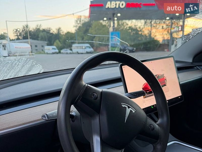 Седан Tesla Model 3 2022 в Коломиї