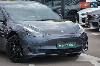 Седан Tesla Model 3 2023 в Києві