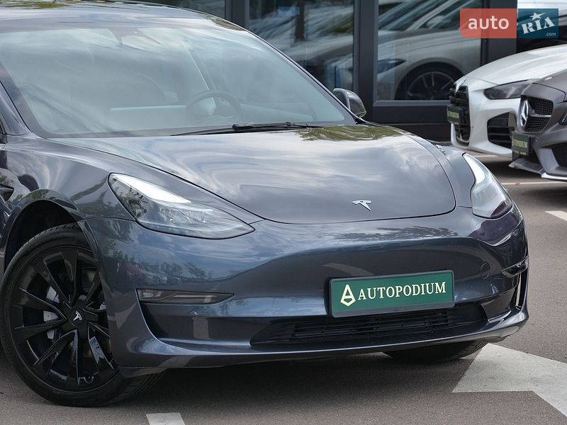Седан Tesla Model 3 2023 в Києві