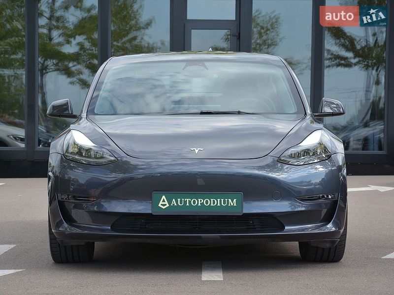 Седан Tesla Model 3 2023 в Києві