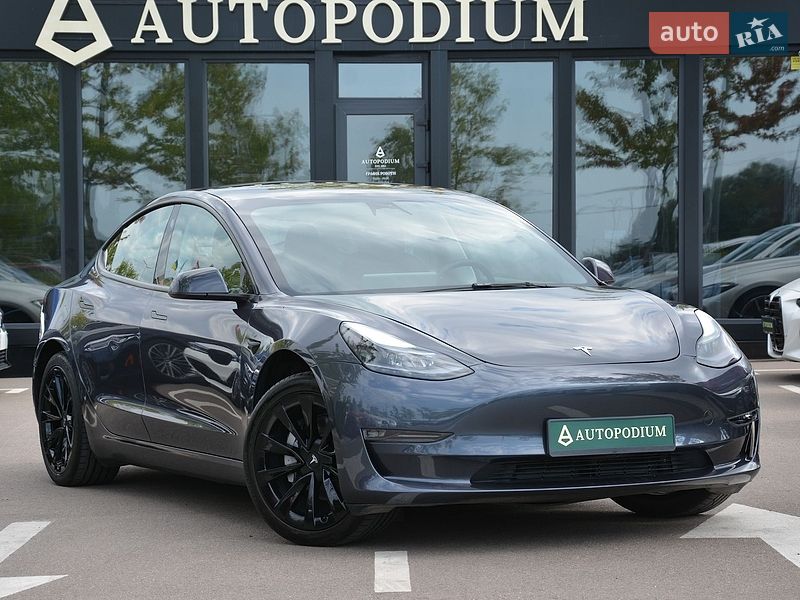 Седан Tesla Model 3 2023 в Києві