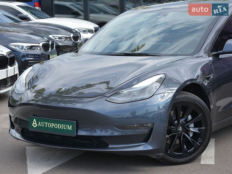 Седан Tesla Model 3 2023 в Києві