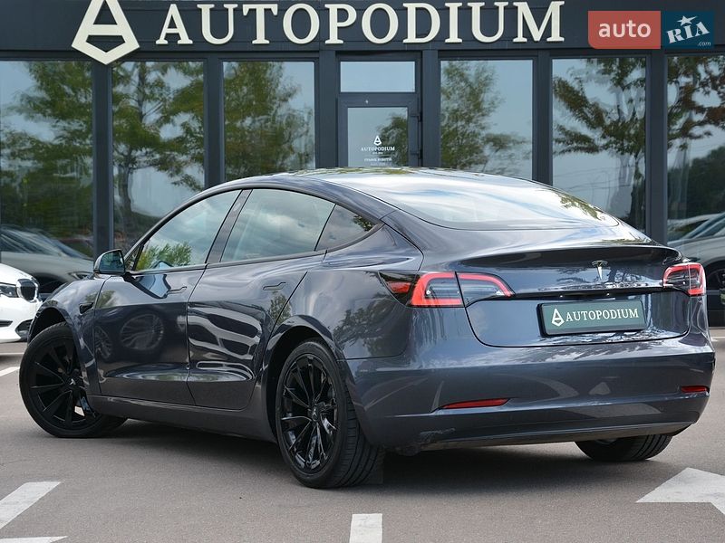 Седан Tesla Model 3 2023 в Києві