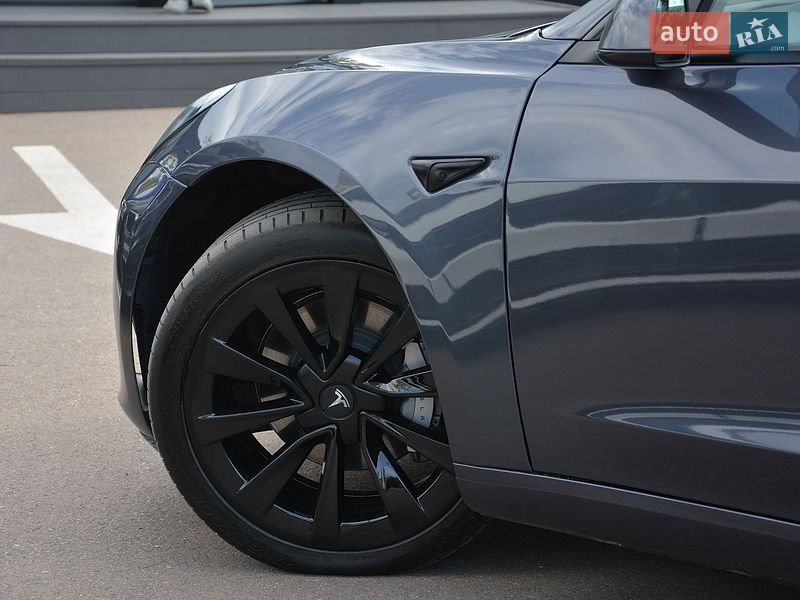 Седан Tesla Model 3 2023 в Києві