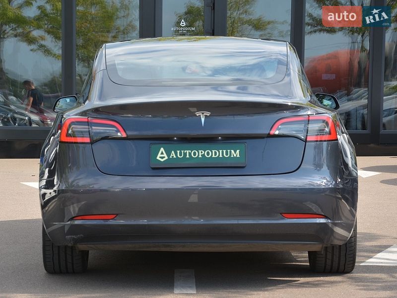 Седан Tesla Model 3 2023 в Києві