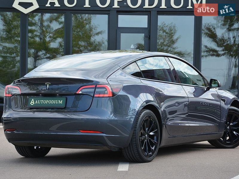 Седан Tesla Model 3 2023 в Києві