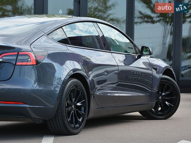Седан Tesla Model 3 2023 в Києві