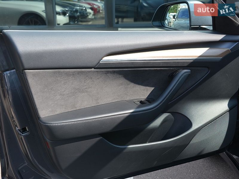 Седан Tesla Model 3 2023 в Києві