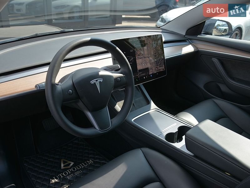 Седан Tesla Model 3 2023 в Києві