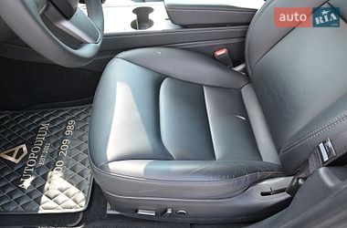 Седан Tesla Model 3 2023 в Києві