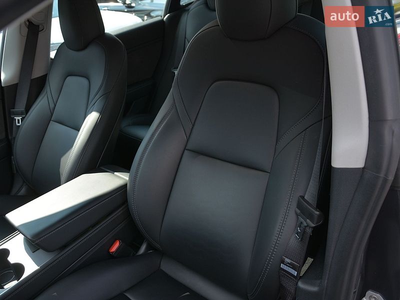 Седан Tesla Model 3 2023 в Києві