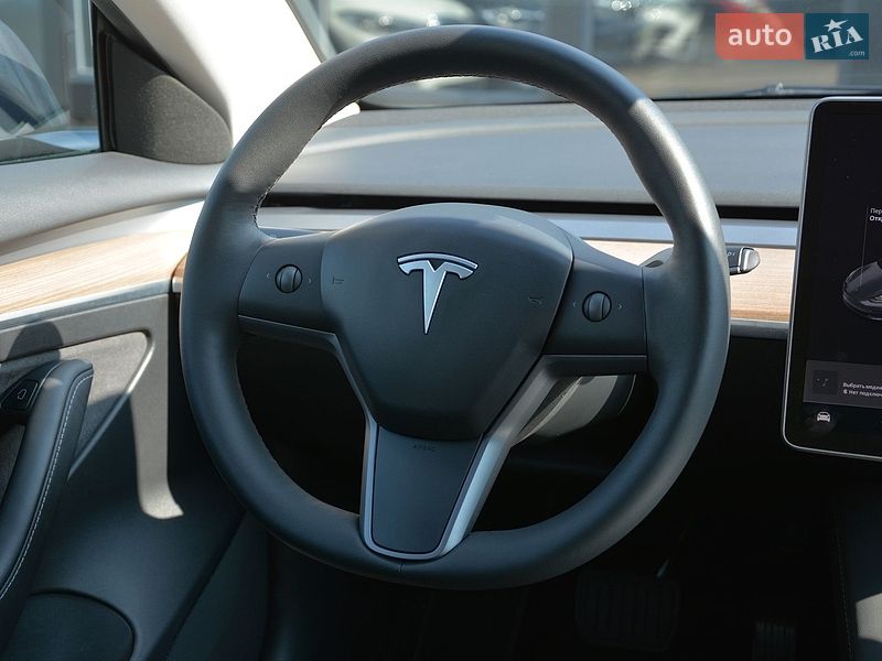 Седан Tesla Model 3 2023 в Києві