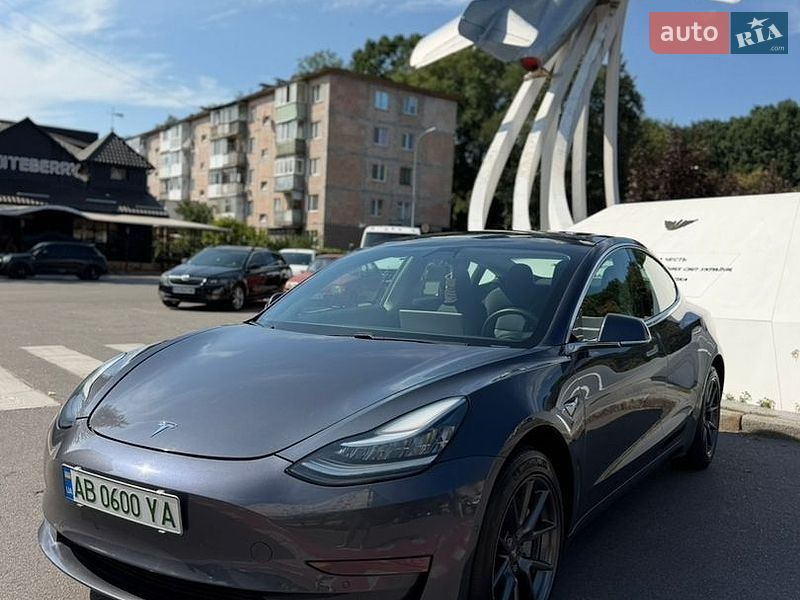 Седан Tesla Model 3 2020 в Вінниці