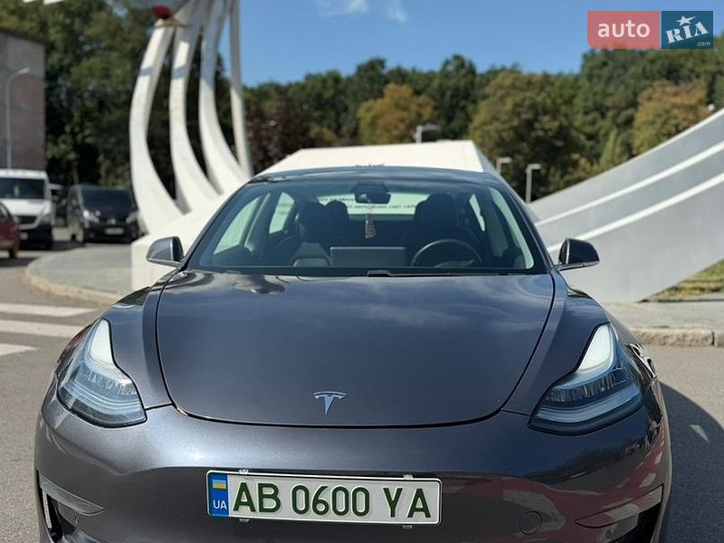 Седан Tesla Model 3 2020 в Вінниці