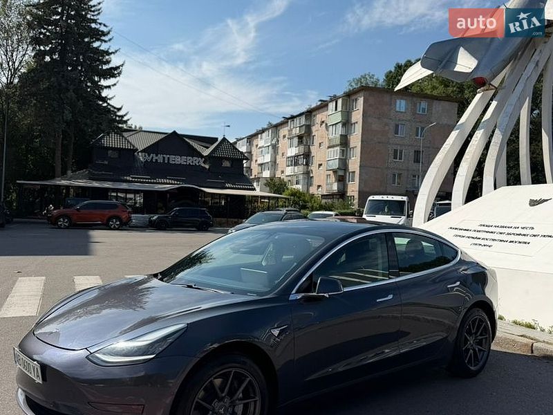 Седан Tesla Model 3 2020 в Виннице