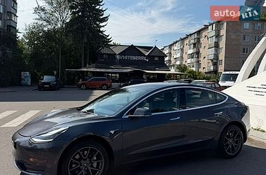 Седан Tesla Model 3 2020 в Вінниці