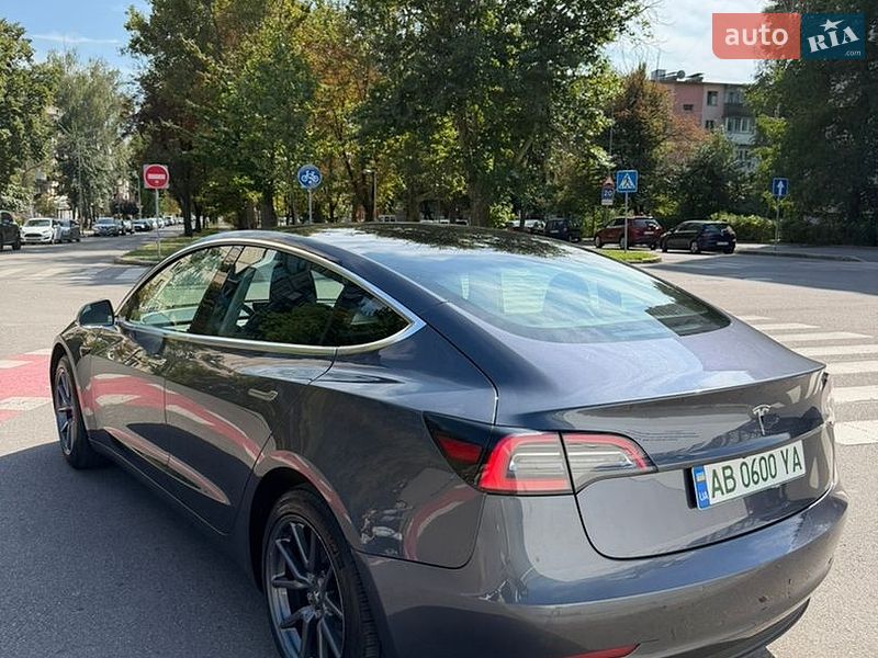Седан Tesla Model 3 2020 в Вінниці