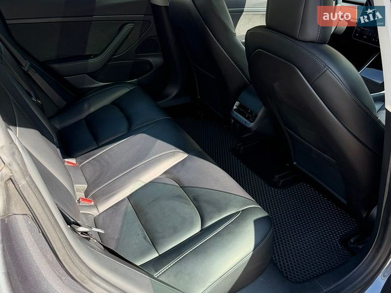Седан Tesla Model 3 2020 в Виннице