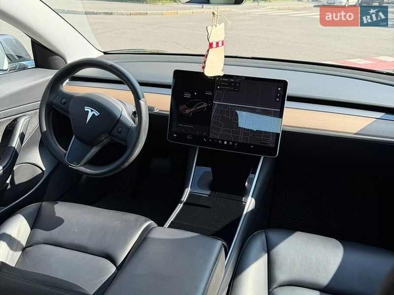 Седан Tesla Model 3 2020 в Вінниці