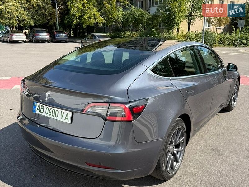 Седан Tesla Model 3 2020 в Вінниці