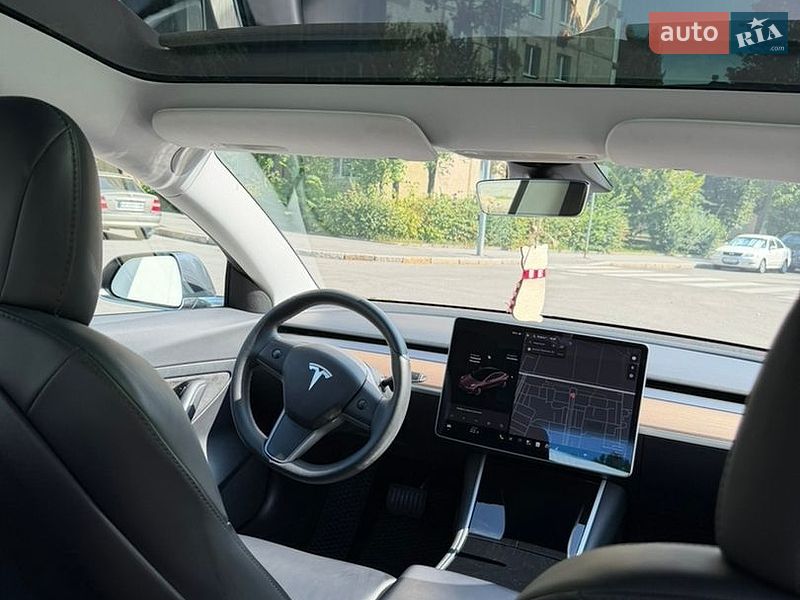 Седан Tesla Model 3 2020 в Вінниці