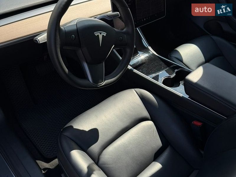 Седан Tesla Model 3 2020 в Виннице